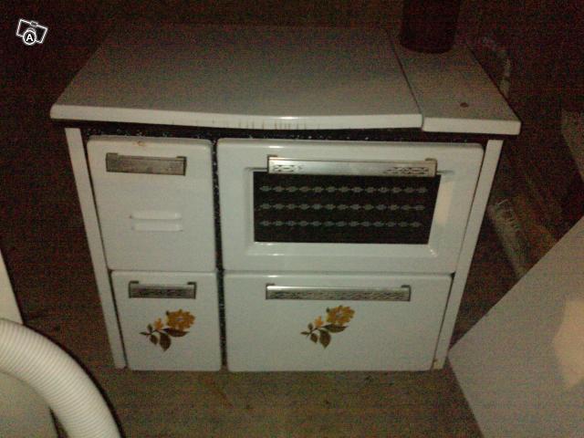 Τα ‘κρυβε στην ξυλόσομπα