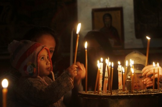 Χιλιάδες πιστοί στους Αγίους Τόπους