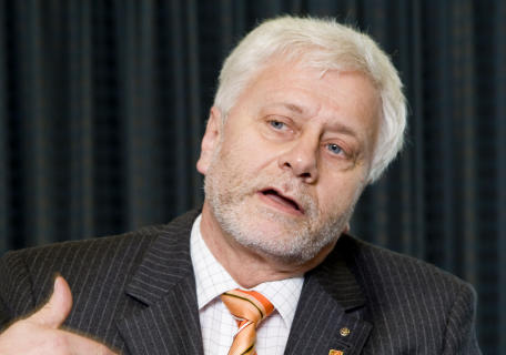 “Οι περικοπές δεν είναι λύση…”