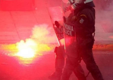 Δακρυγόνα για τον Ολυμπιακό Βόλου