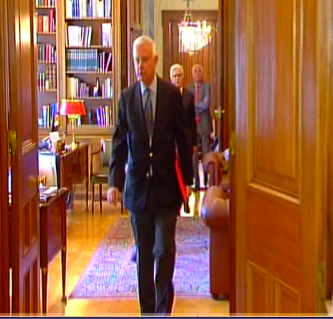 Ορκίζεται η υπηρεσιακή κυβέρνηση