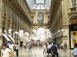 Ανοιχτά τα μαγαζιά στην Ιταλία