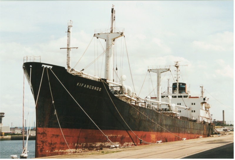 Φωτιά σε πλοίο στον Πειραιά