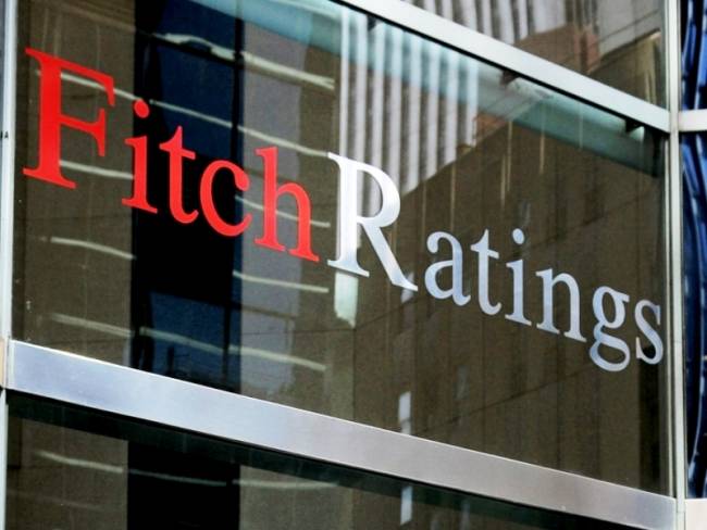 “Καμπανάκι” εξόδου από Fitch