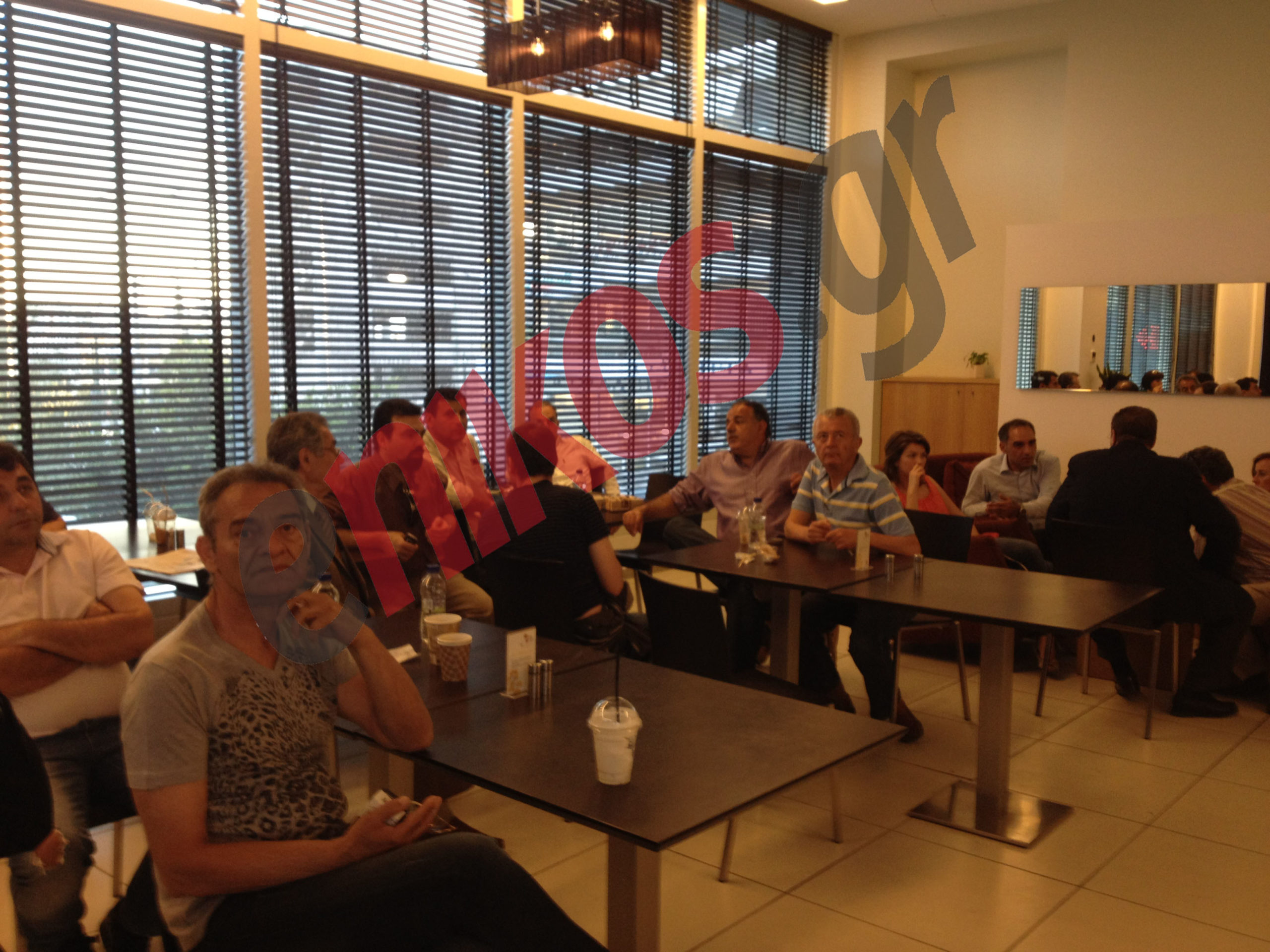 Τώρα- Στο κυλικείο της Συγγρού