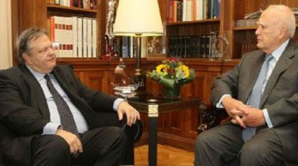 Τώρα -Στον Κάρολο Παπούλια παρέδωσε τη διερευνητική εντολή ο Ευάγγελος Βενιζέλος