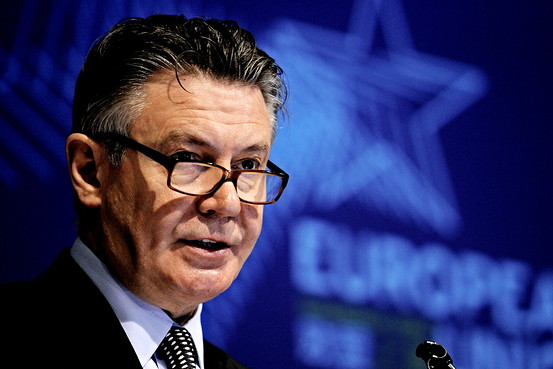 Έξοδος…επί χάρτου