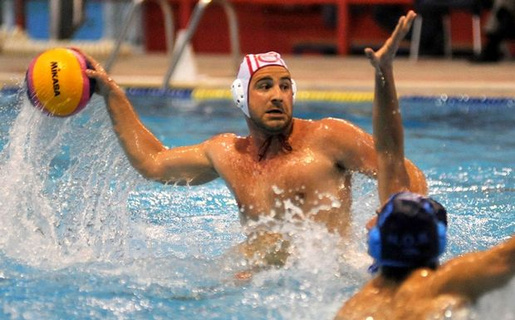 Αγκαλιά με τον τίτλο ο Θρύλος