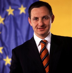 “Είναι λάθος η τακτική της τρόικας”