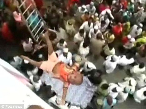 Πετάνε τα μωρά για την υγειά τους