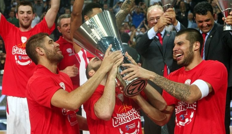 “Γιορτάζει η οικογένεια του Θρύλου”