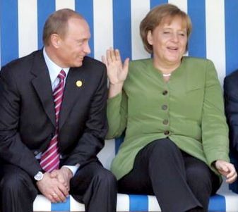 Η Μέρκελ “αναθερμαίνει” τις σχέσεις της