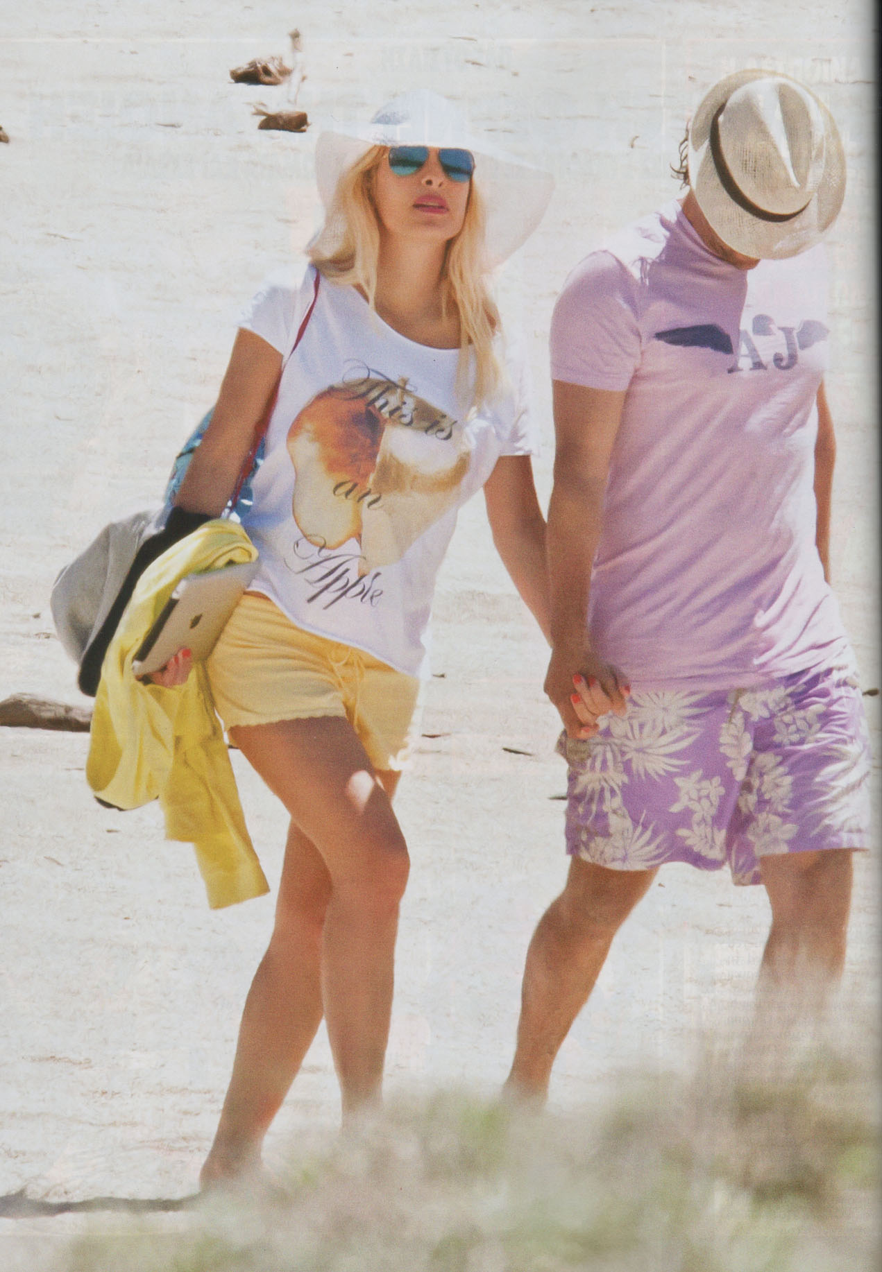 Mαζί πηγαίναμε στην αμμουδιά..