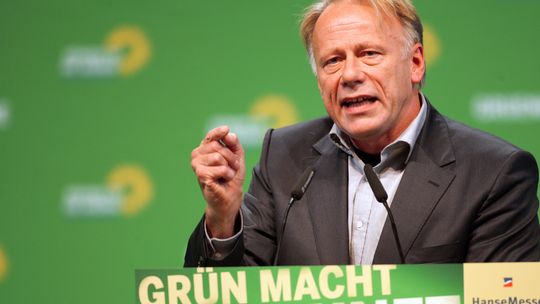 Πράσινοι: “Εκβιάζουν τους Έλληνες”