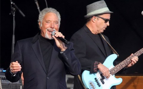 Ζητάει 1 εκατ. ευρώ!