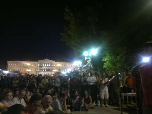 Τώρα- Στο Σύνταγμα Λαϊκή συνέλευση