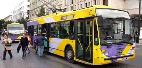 ΣΟΚ! Φώναξε “εγέρθητω” στους επιβάτες