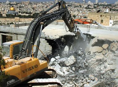 Γκρεμίζουν ό,τι έχτισε η Ε.Ε