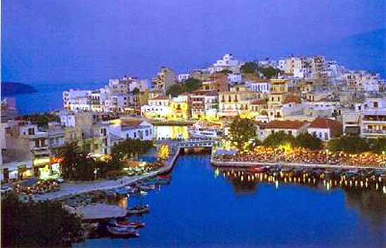 Προσήγαγαν μέλη της Χρυσής Αυγής