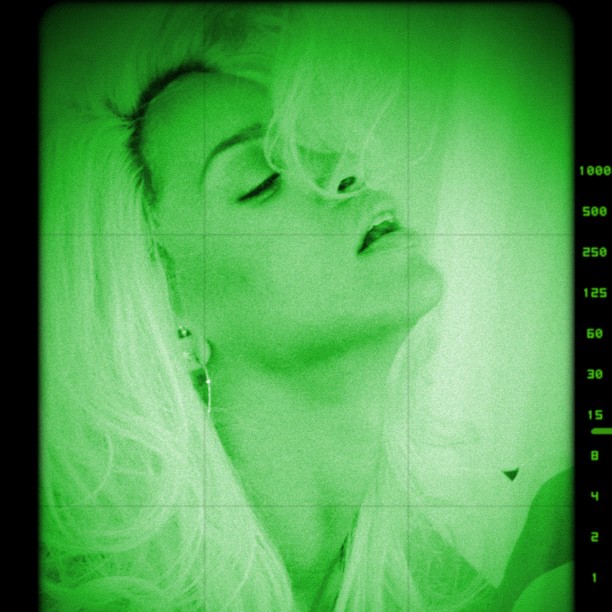 Η Rihanna γυμνή – πάλι!