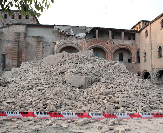 3.000 άστεγοι από το σεισμό