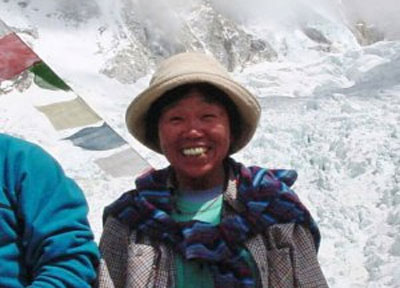 73χρονη στην κορυφή του Έβερεστ