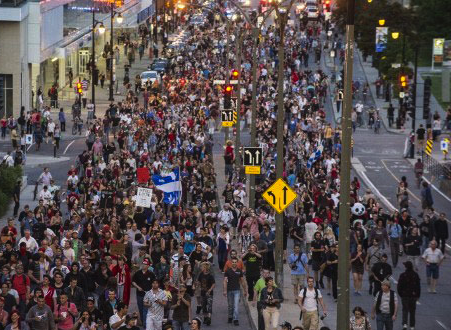 10.000 Καναδοί στους δρόμους
