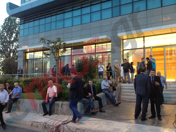 Τώρα -Έξω από τα γραφεία της ΝΔ