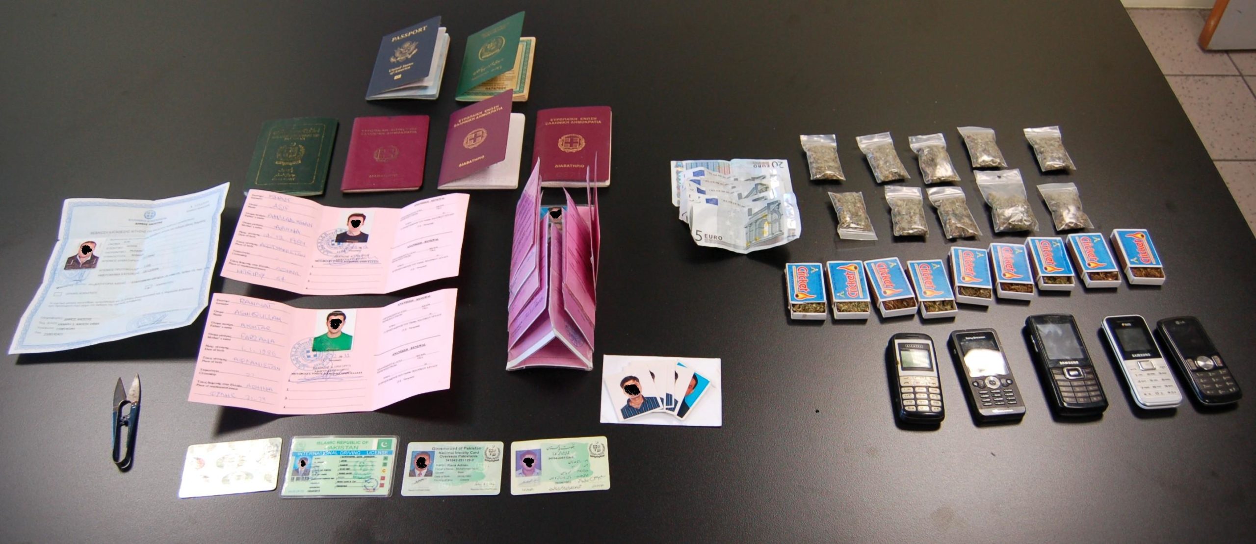 Πλαστά διαβατήρια και ναρκωτικά