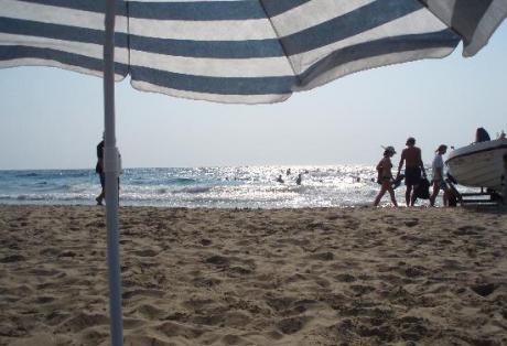 Οι κλέφτες πάνε (και) παραλία