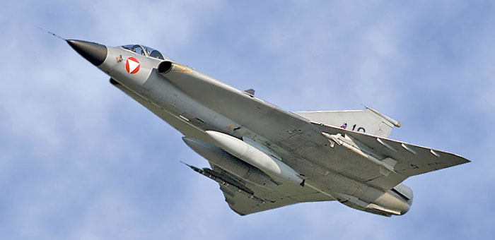 Τον παρακολουθούν;