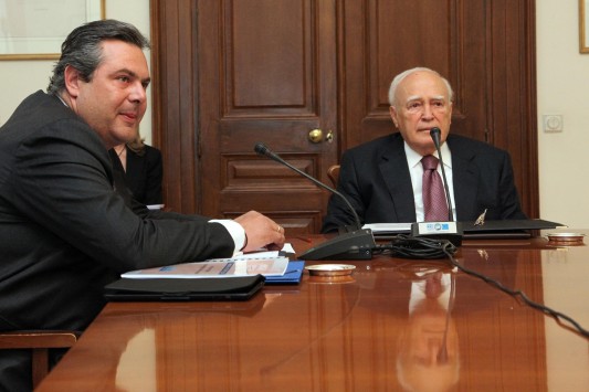 Καμμένος: «Είναι γονατισμένοι»