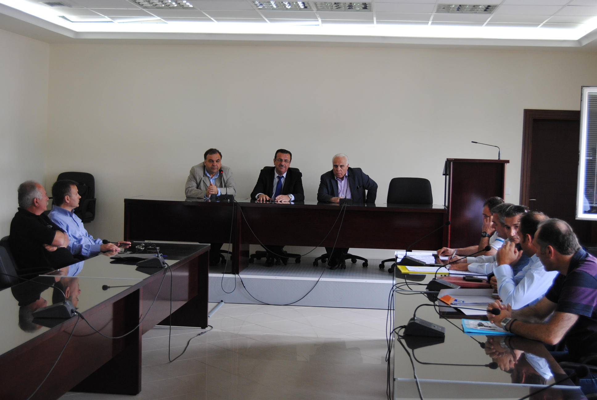 Στο τραπέζι ο νόμος για τα ταξί