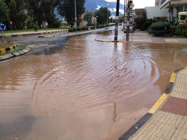 Ο δρόμος έγινε ποτάμι