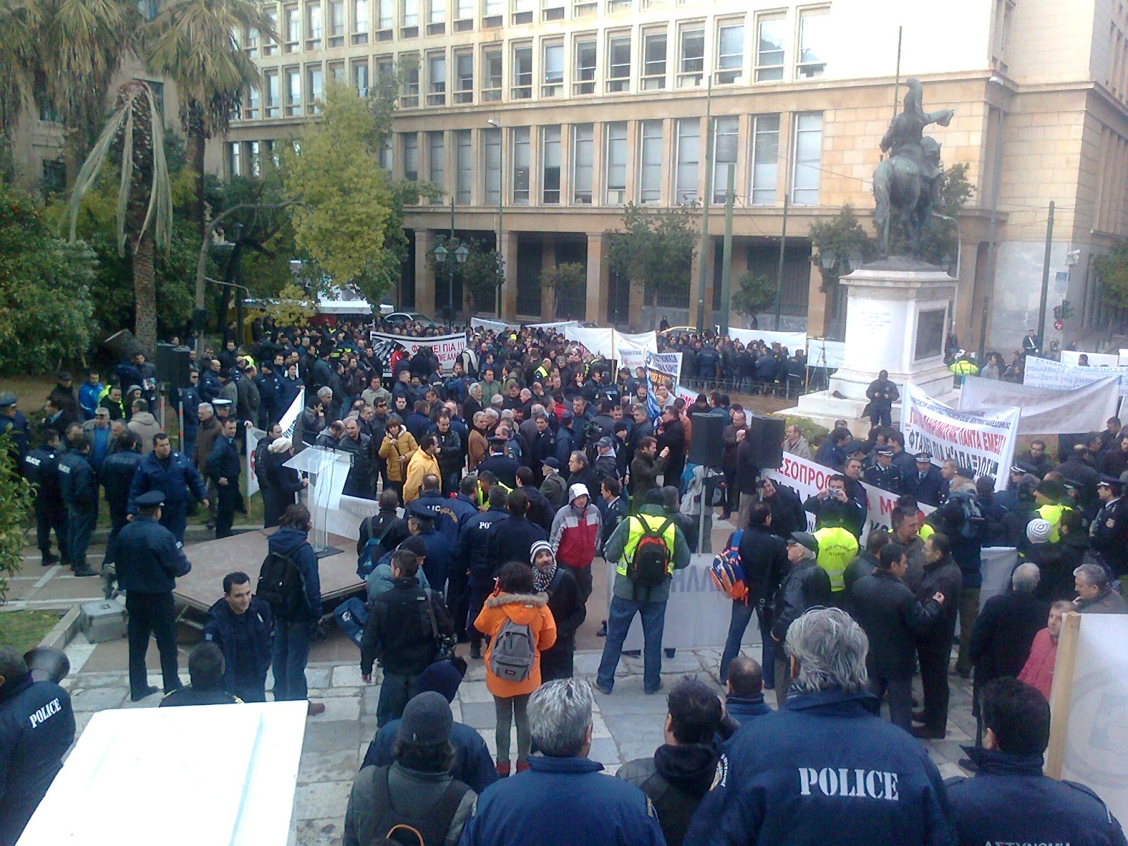 Τώρα-Κλειστή η Πανεπιστημίου