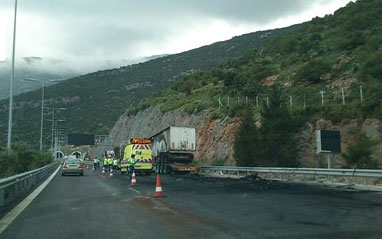 Στις φλόγες φορτηγό στην Εθνική