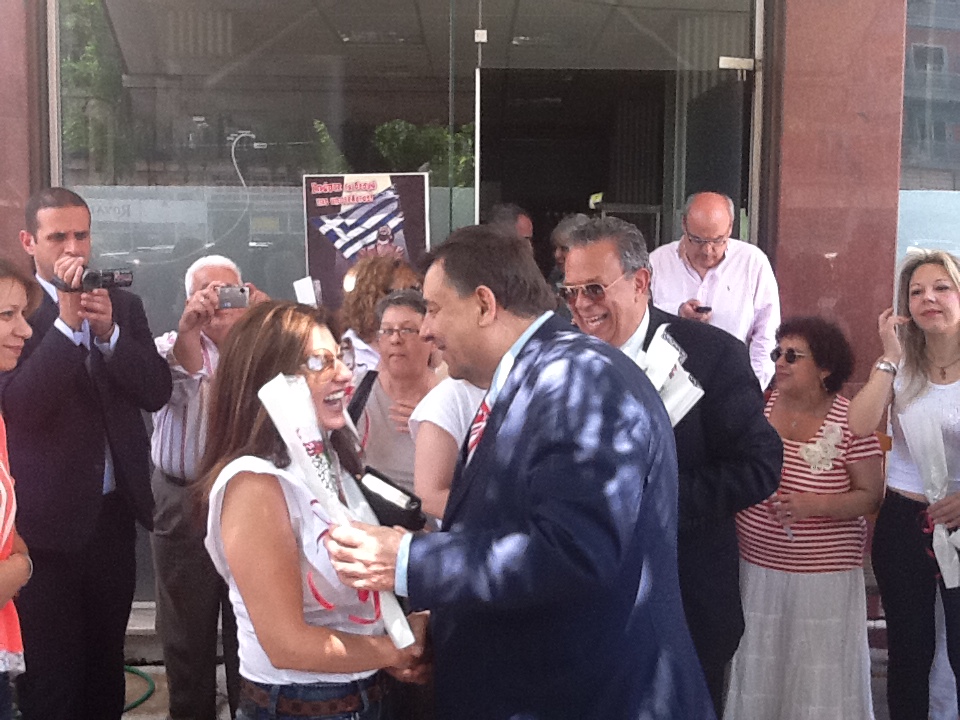 Ένα λουλούδι από τον πρόεδρο…