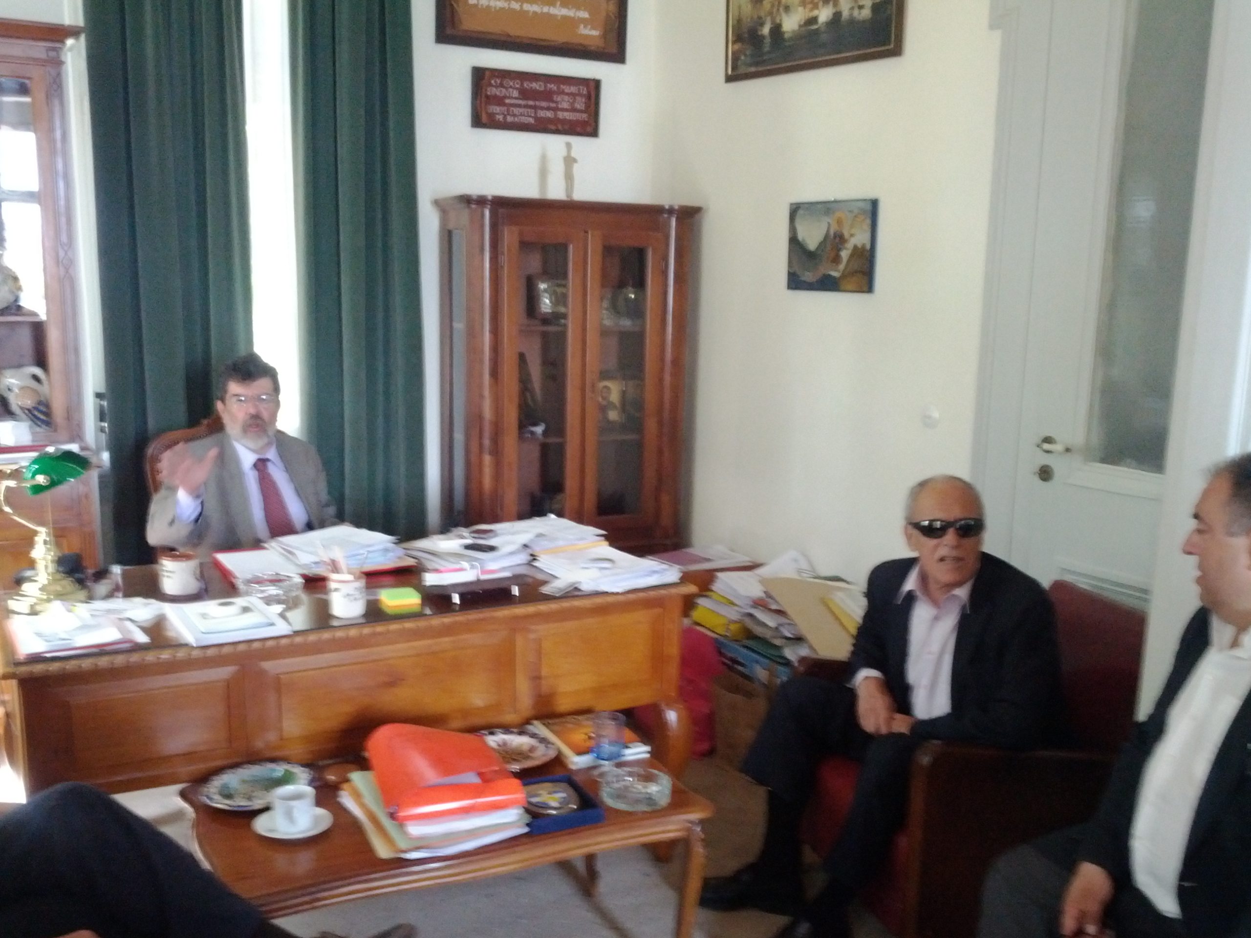 “Να μπουν φυλακή όσοι έκλεψαν”