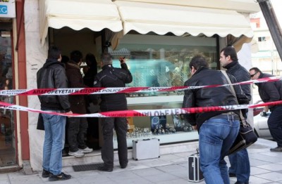 Κατεβάζουν ρολά την Τετάρτη