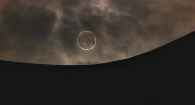 Μια εντυπωσιακή έκλειψη ηλίου
