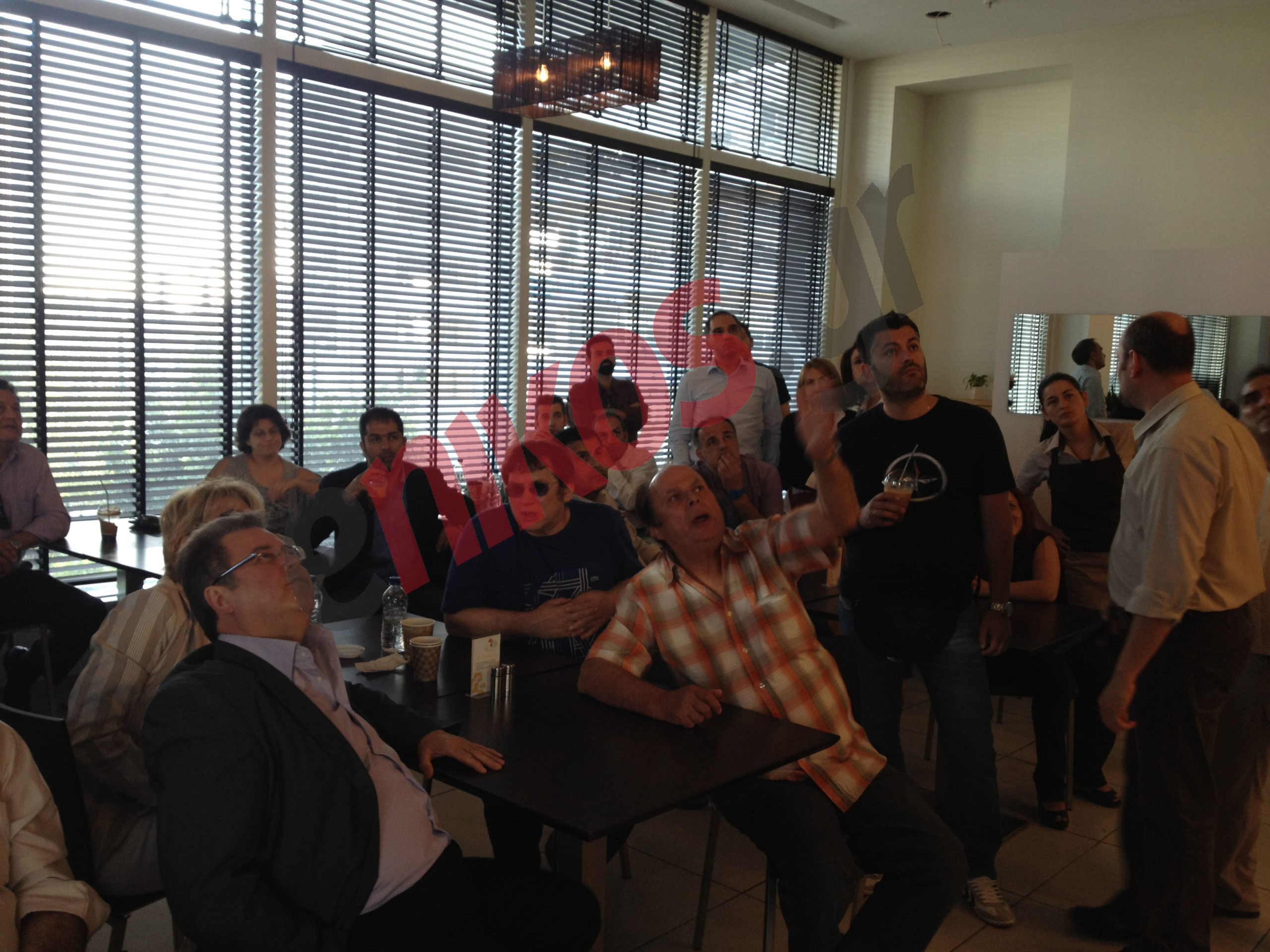 Τώρα- Στη Συγγρού βλέπουν τα exit poll