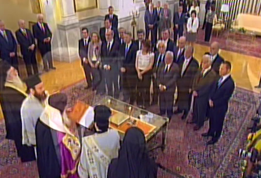 Τώρα -Άρχισε η ορκωμοσία της νέας κυβέρνησης