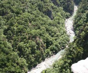 Φορτηγό σε γκρεμό, ένας νεκρός