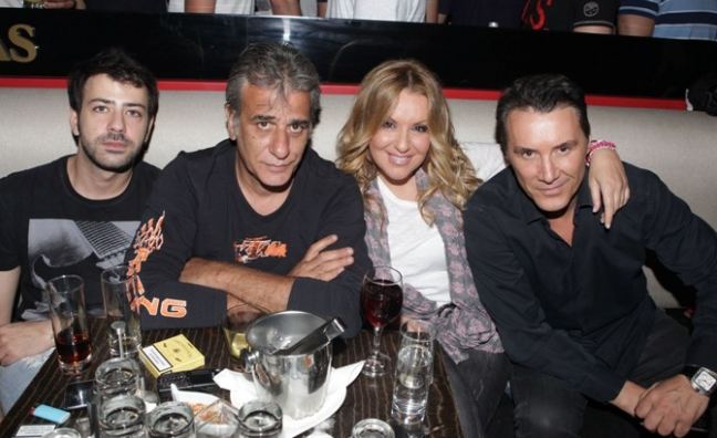 Η πρώτη δημόσια εμφάνιση