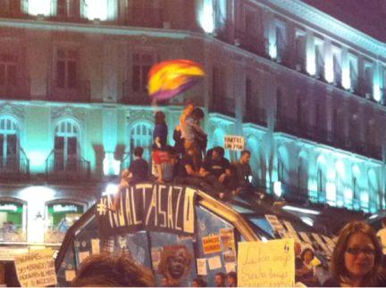 Έτσι γιορτάζουν οι “αγανακτισμένοι”