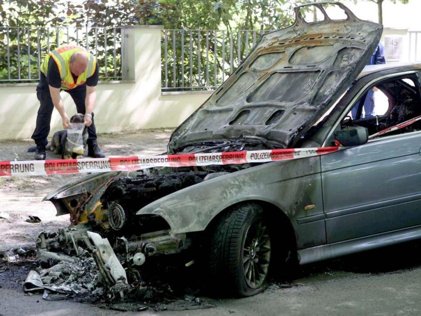 Οι “φίλες του Λουκάνικου” έκαψαν το αυτοκίνητο της Ράιχενμπαχ
