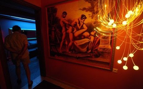 Άλλες 5 ιερόδουλες με AIDS