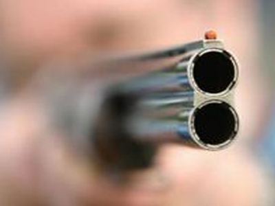 Toυ πήρε αυτοκίνητο και χρήματα