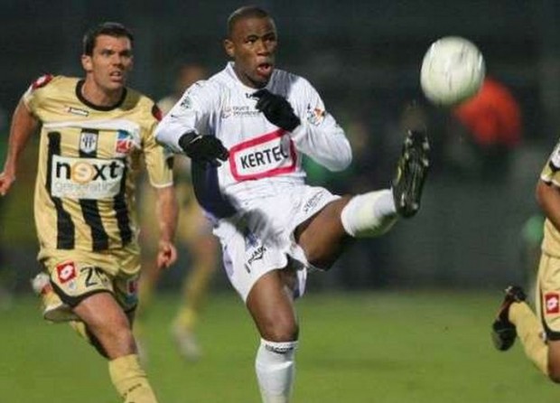 Ντιελνά ο τρίτος