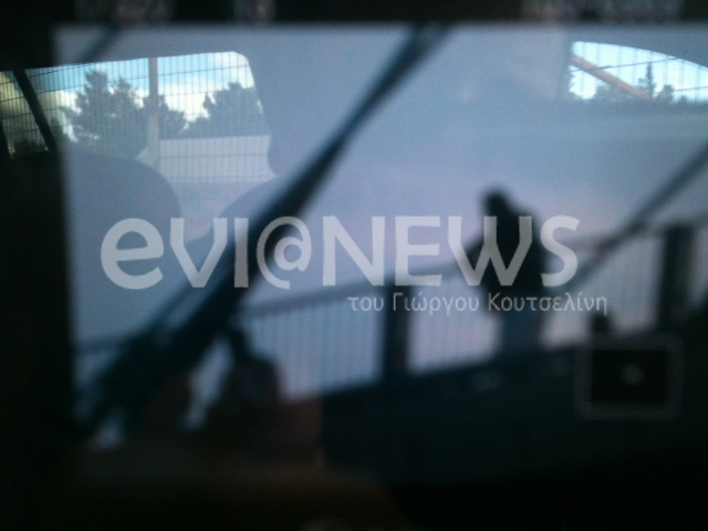 Τώρα- Κατέβηκε από την γέφυρα ο άνδρας που απειλούσε να πέσει